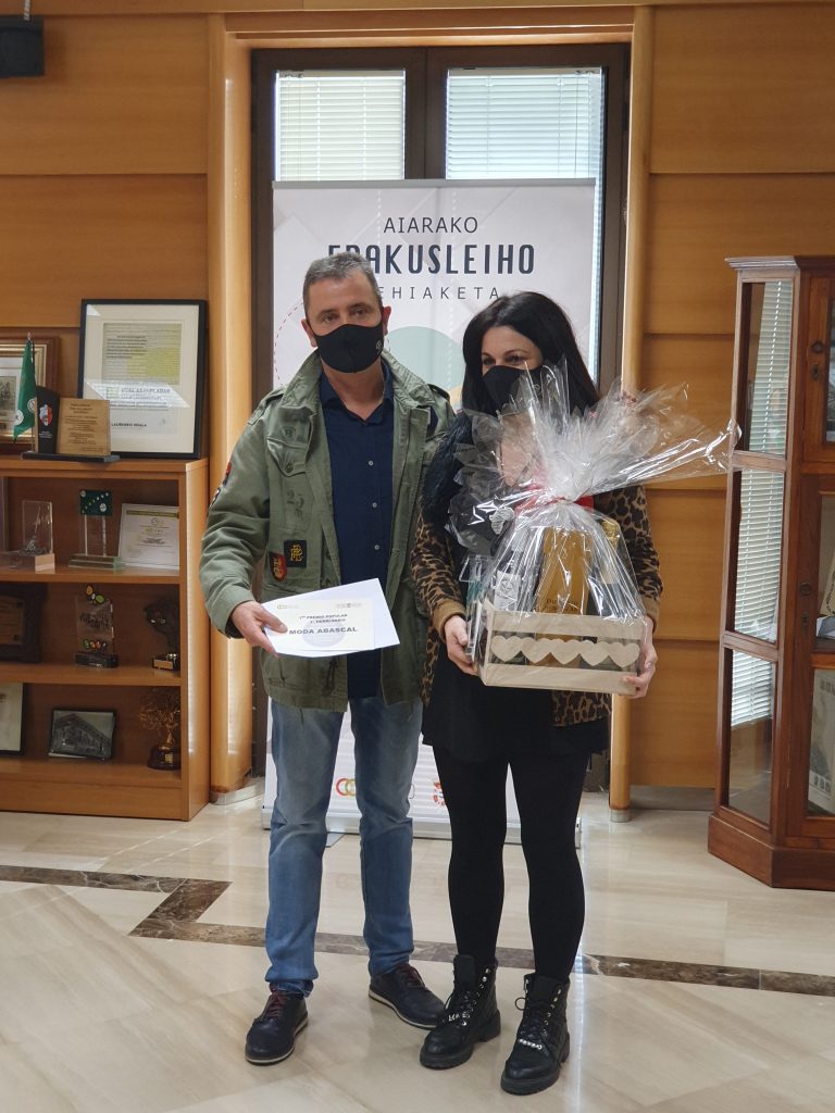 Premio-Popular-Moda-Abascal-OK-768x1024 Ganadores de los premios del VII Concurso de Escaparates de Ayala