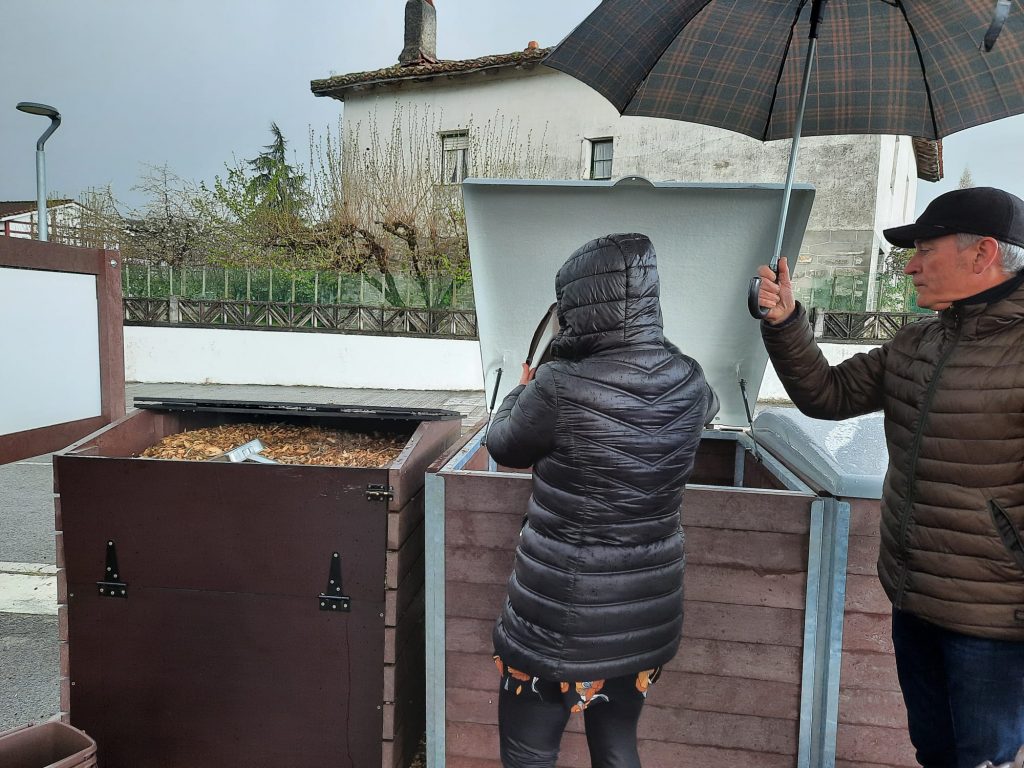 Ugartebetxi-3-1-1024x768 Auzo konpostajerako bi gune berri jarri dira abian Aiaraldeko Kuadrillan