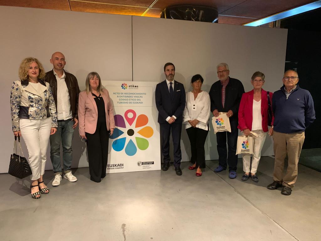 CodigoEtico_cuadrillaayala-1 Aiaraldeko Kuadrillako 18 enpresa aintzatetsi dituzte turismoko Kode Etikoarekin duten konpromisoagatik
