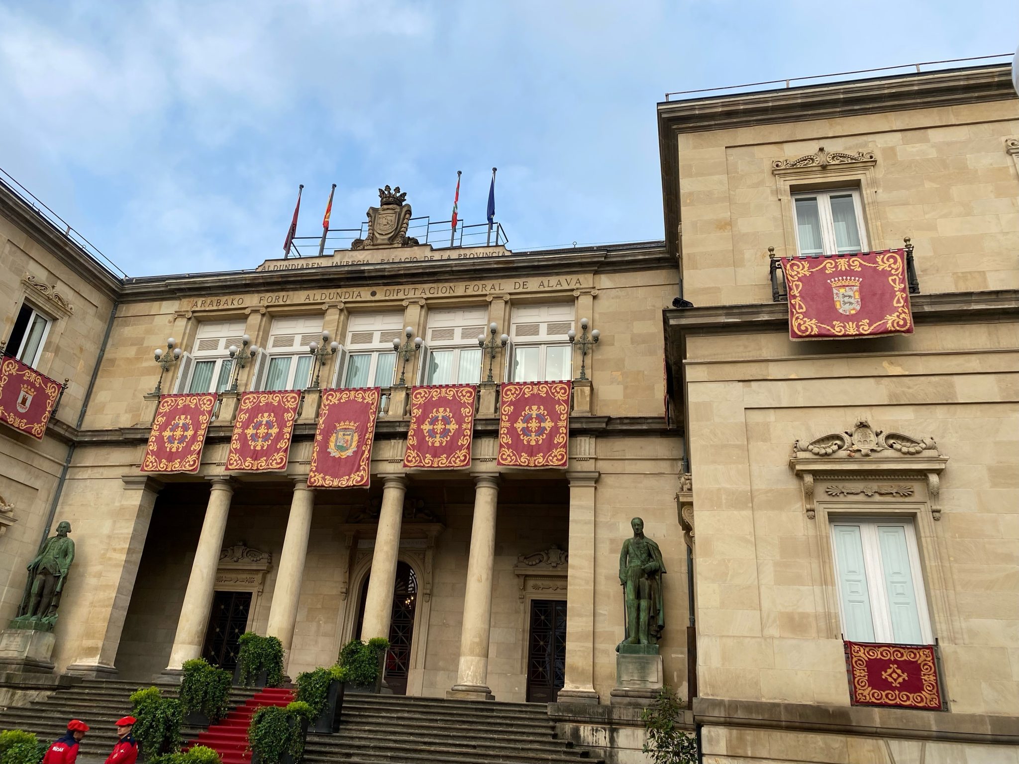 1-1-scaled Ramiro González, investido por tercera vez como diputado general de Álava
