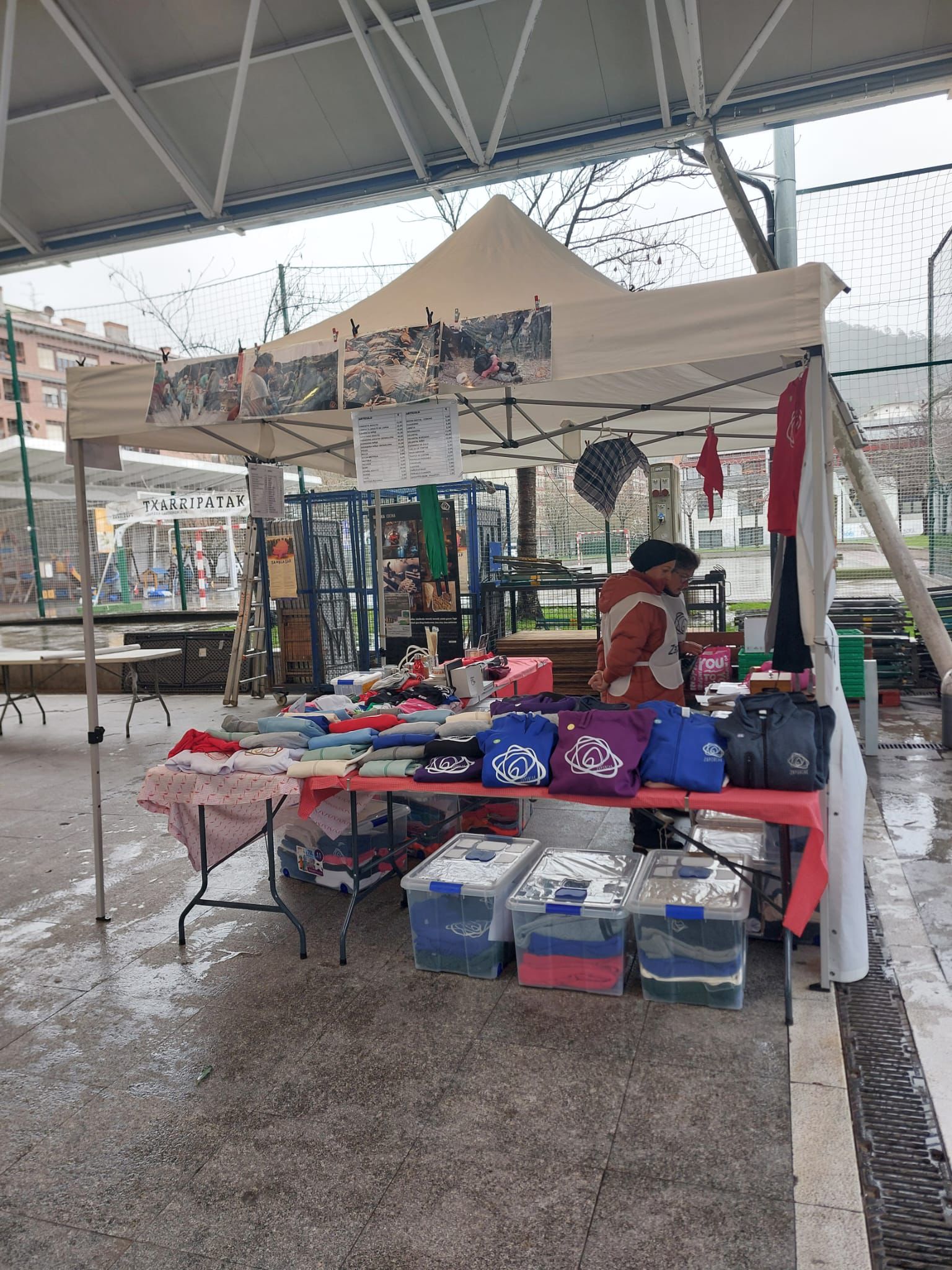 Zaporeak-1 Aiaraldea recoge 1.102 kilos de arroz para el campo de personas refugiadas en Lesbos