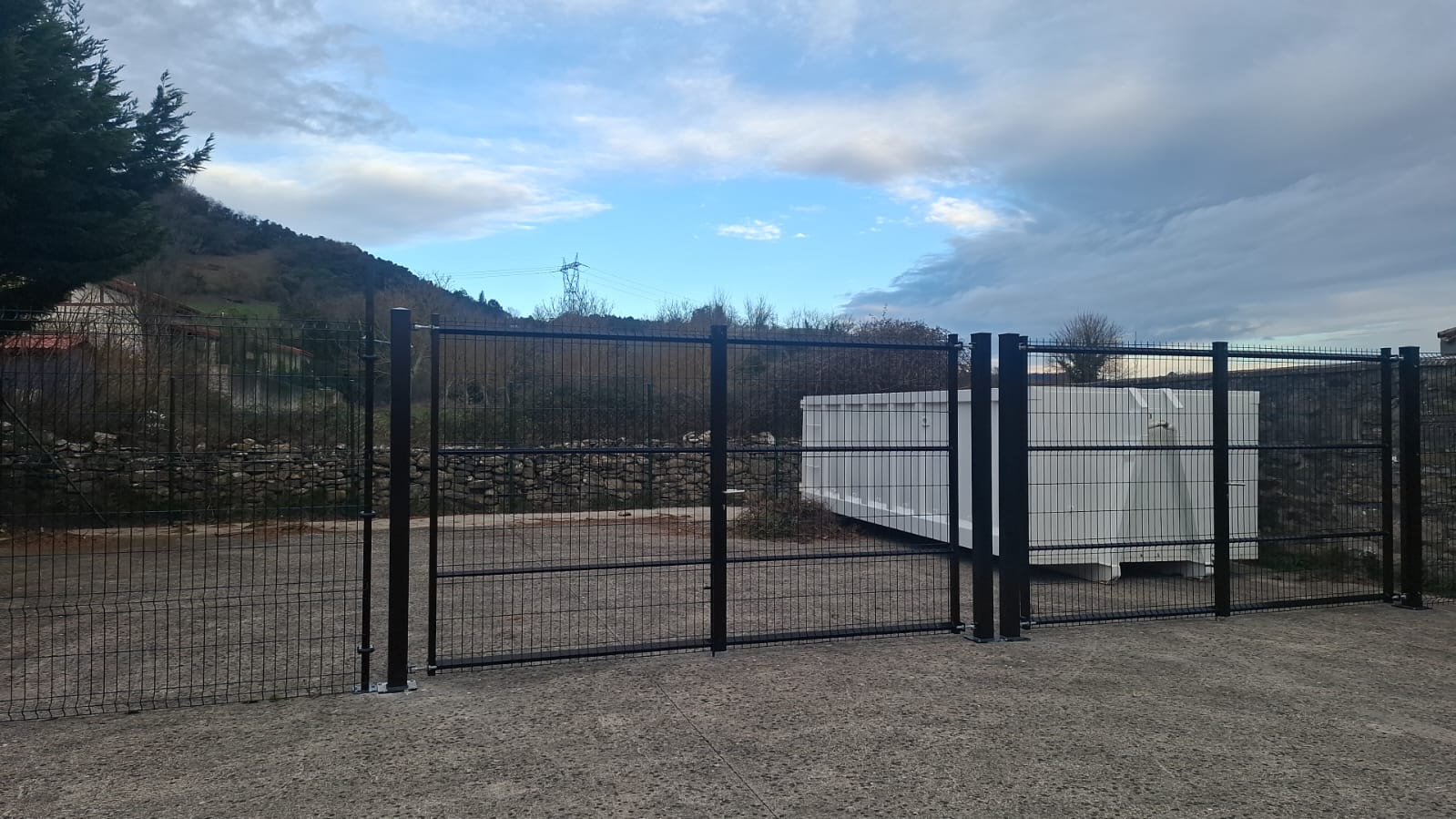 Zona-de-acopio-Izoria Izoria habilita una zona de acopio de restos de poda en colaboración con la Cuadrilla de Aiaraldea